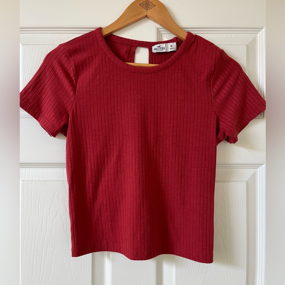 Hollister Cherry Red Ribbed Short Sleeve Tee. Sz: M